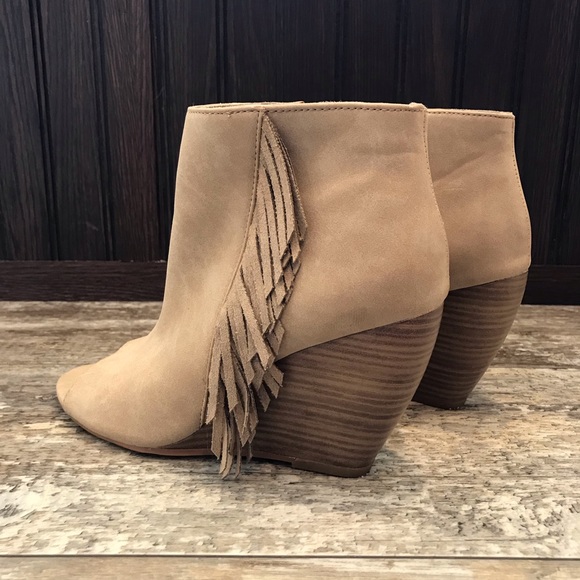 ARIAT UNBRIDLED BOOTIES! - Picture 2 of 5